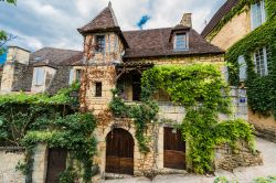Una vista del magico borgo medievale di Sarlat-la-Caneda in Aquitania (Francia)  - © ostill / Shutterstock.com