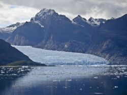 Il ghiacciaio San Rafael in Cile, si raggiunge con una  escursione in nave dalla località di Puerto Chacabuco, nella regione di Aisen. E' un ghiacciaio in difficoltà climatica, ...