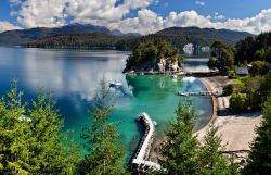 Il grande lago Nahuel Huapi a Villa La Angostura in Patagonia Argentina - © Dmitry Saparov / Shutterstock.com