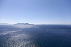 Il mare Egeo visto dall'isola di Icaria - © Portokalis / Shutterstock.com