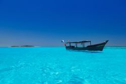 Il mare limpido di Zanzibar in Tanzania, l'ideale per fare snorkeling, a caccia di pesci e coralli - © Ramona Heim / Shutterstock.com