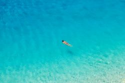 Il mare limpido di Lefkada, Grecia - Trasparenza ...