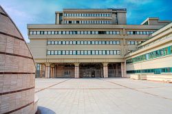 Il moderno tribunale di Frosinone, nel Lazio - © Pieralfonso / Shutterstock.com