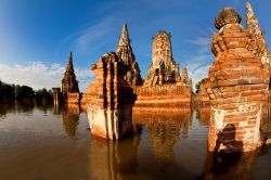Il tempio di Wat Chaiwattanaram si trova ad Ayutthaya in Thailandia - © Wiratchai wansamngam / Shutterstock.com