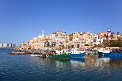 Il porto di Giaffa, a pochi chilometri dal centro di Tel Aviv (Israele), è uno dei più antichi del mondo. Vale la pena di camminare lungo il molo di questo luogo colorato e piacevolmente ...