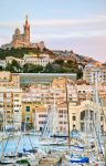 Il vecchio porto di Marsiglia, uno degli approdi storici della Provenza e il più importante della Francia mediterranea - © Boris Stroujko / Shutterstock.com 
