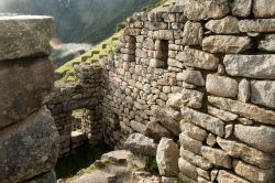 Impressionanti mura di Machu Picchu, Perù - Una città di pietra costruita in cima ad un istmo fra due montagne, una vera e propria sfida ingegneristica: secondo gli studiosi a ...
