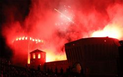 Incendio al Castello di Mondavio nelle Marche: è l'evento conclusivo della rievocazione storica della Caccia al Cinghiale.