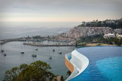 La baia di Manzanillo: la località balneare più famosa dello Stato di Colima è una delle principali mete turistiche della costa messicana del Pacifico; le strutture alberghiere ...