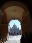 Ingresso alla piazza della Cattedrale a Loreto