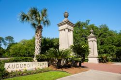 Ingresso dell'Audubon Park, New Orleans - Antica piantagione da zucchero, questo immenso parco, che sorge di fronte alle università di Tulane e Loyola, venne utilizzato come accampamento ...