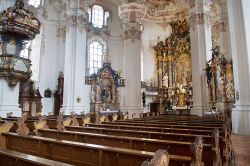 Interno della chiesa di Steinhouse a Biberach an der Riss, Germania - Stucchi, decori sontuosi  e affreschi per questa suggestiva chiesa dagli interni barocchi ospitata a Biberach an der ...