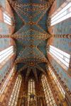 Interno della Basilica di Santa Maria, la chiesa che s'affaccia sulla centralissima Piazza del Mercato di Cracovia in Polonia - © Mariusz S. Jurgielewicz / Shutterstock.com