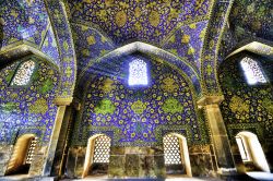 Interno della Moschea Shah ad Isfahan, Iran - © JPRichard / Shutterstock.com