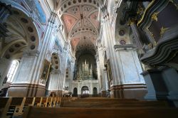 Interno della cattedrale di Kaunas in Lituania dedicata ai Santi Pietro e Paolo apostoli - © Tatiana Morozova / Shutterstock.com