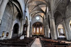 Interno chiesa romanica-gotica di Santa Marta ...