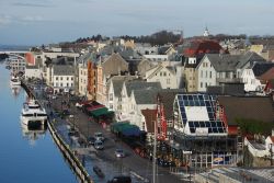 Isola Risoy a Haugesund, Norvegia - Piccola isola nel centro urbano di Haugesund e collegata al continente con un ponticello. Fra le mete più frequentate da chi si spinge sino a questa ...