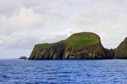 L'Isola di Faire fa parte del territorio delle Shetland, anche se si rova parecchio a sud, più vicina alle Orcadi, altro arcipelago della Scozia - © TTphoto/ Shutterstock.com ...