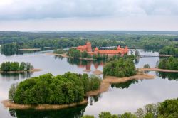 Isola e castello di Trakai in Lituania - © ...