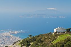 Le Isole Egadi viste dal borgo di Erice (Trapani, ...