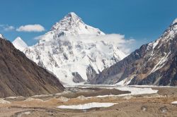 Il mitico K2 con 8611 metri la seconda montagna per altezza del mondo, anche detta come la montagna degli italiani che la conquistarono per primi con la coppia Comapgnoni e Lacedelli, con ...