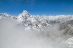 Kangchenjunga, la terza montagna più alta del mondo (8568 m) è anche una delle più pericolose. Si trova in India, sul confine del Pakistan - © Michal Knitl / Shutterstock.com ...