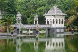 Karangasem water temple: il tempio d'acqua si trova sull'isola di Bali in Indonesia - © project1photography / Shutterstock.com