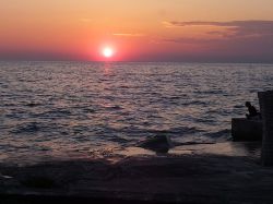 Tramonto in adriatico dalla spiaggia di Katoro vicino ad Umago in Istria  - © lienyuan lee / wikipedia