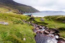 Keem Bay, Achill Island - Uno splendido scorcio su Keem Bay con il monte Croaughan che a settentrione si tuffa nelle acque dell'oceano formando alcune delle più belle e alte scogliere ...