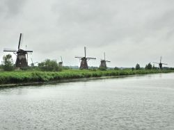Kinderdijk e i suoi famosi mulini in Olanda.