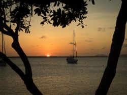 Kralendijk: il panorama dei caraibi al tramonto, come si ammirano dall'isola di Bonaire  - © Gail Johnson / Shutterstock.com