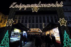 Kripperlmarkt, ovvero il Mercatino dei Presepi che si trova all'interno del Munchner Christkindlmarkt, il Mercatino di Natale di Monaco di Baviera