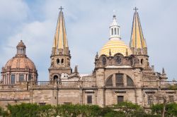 La Cattedrale: è conosciuta con i nomi di Catedral Metropolitana o Catedral de la Asunción de María Santísima e si trova nel centro storico della capitale dello ...