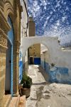 La Kasba di Rabat, Marocco: la parte più vecchia della città è anche quella più visitata dai turisti. Il bianco e l'azzurro delle case sono il segno inconfondibile ...
