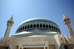 La Moschea reale di Amman (King Abdullah Mosque) la capitale della Giordania - © Matej Hudovernik / Shutterstock.com