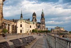 La Terrazza di Bruhl è una delle attrazioni più visitate del centro di Dresda in Germania - © anyaivanova / Shutterstock.com
