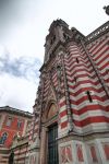 La Cattedrale di Bogotà (Colombia) si affaccia sulla Plaza Bolivar, ex Plaza Mayor, nel punti in cui nacque la prima chiesa della città nel 1539. Al di là del suo valore ...