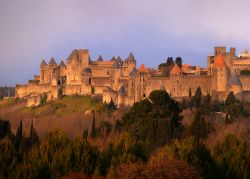 Cosa nascondono le mura di Carcassonne, il borgo ...