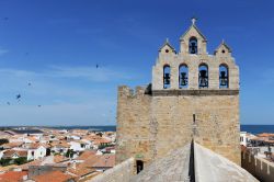 La chiesa principale di Saintes Maries de la Mer in Francia - © Stefano Ember / Shutterstock.com