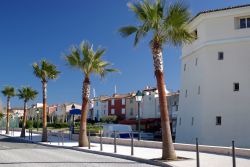 La solare città lagunare di Port Grimaud in Francia - © Surkov Dimitri / Shutterstock.com