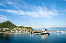 Il porto di Manzanillo: oltre alla sua funzione turistica, dove fanno scalo anche le navi da crociera, la città conta sul più importante porto commerciale del Messico. dove attraccano ...