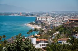 Bahia de Banderas, Puerto Vallarta: è la principale zona della città per quanto riguarda gli sport acquatici, dal surf alle crociere in barca lungo la costa. Nel periodo compreso ...