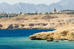 La costa desertica intorno a Sharm el Sheikh, lungo la Pensisola del Sinai in Egitto - © Eric Gevaert / Shutterstock.com