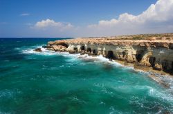 La costa selvaggia di Agia Napa a Cipro - © Pawel Kazmierczak / Shutterstock.com