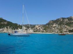 La magica costa tra Santa Teresa e Porto Pollo, Sardegna - Tra Palau e Santa Teresa di Gallura si trova Porto Pollo (o Porto Puddu), una grande insenatura di sabbia bianca circondata da macchia ...