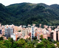 La parte moderna di Bogotà è detta El Chapinero e si sviluppa a nord de La Candelaria, ovvero il cuore antico della città. La zona è prevalentemente residenziale ...
