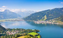 Lago Zeller e cittadina di Zell am See osservate dalle montagne intorno a Kaprun in Austria - © JLR Photography / Shutterstock.com