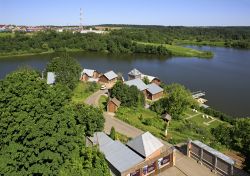 Il Lago di Ptitsegradsky. Si trova vicino a Sergiev Posad, una classica meta delle escursioni "fuori porta" da Mosca, che conducono lungo le strade del cosiddetto Anello d'Oro ...