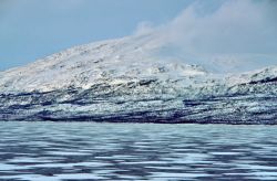 Il grande lago ghiacciato di Tornetransk in inverno. Ci troviamo  ad est di Abisko in Svezia