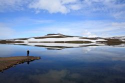Il piccolo lago Vestdalsvatn, a una decina di ...